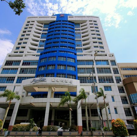 Mega Hotel Sdn Bhd Miri Buitenkant foto