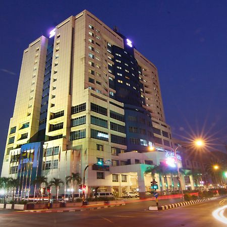 Mega Hotel Sdn Bhd Miri Buitenkant foto