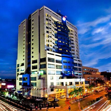 Mega Hotel Sdn Bhd Miri Buitenkant foto