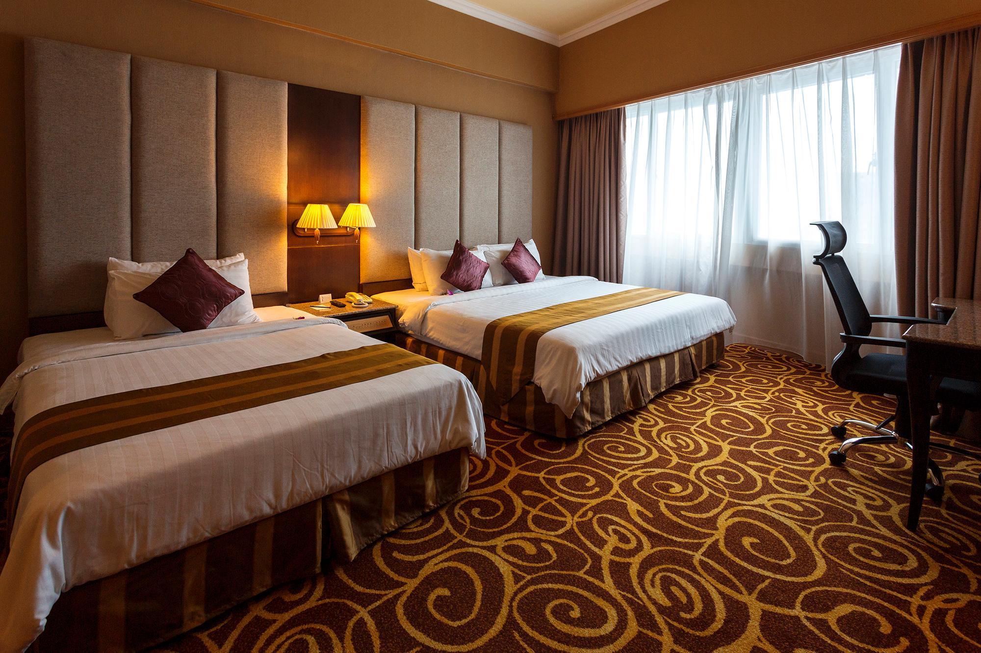 Mega Hotel Sdn Bhd Miri Buitenkant foto