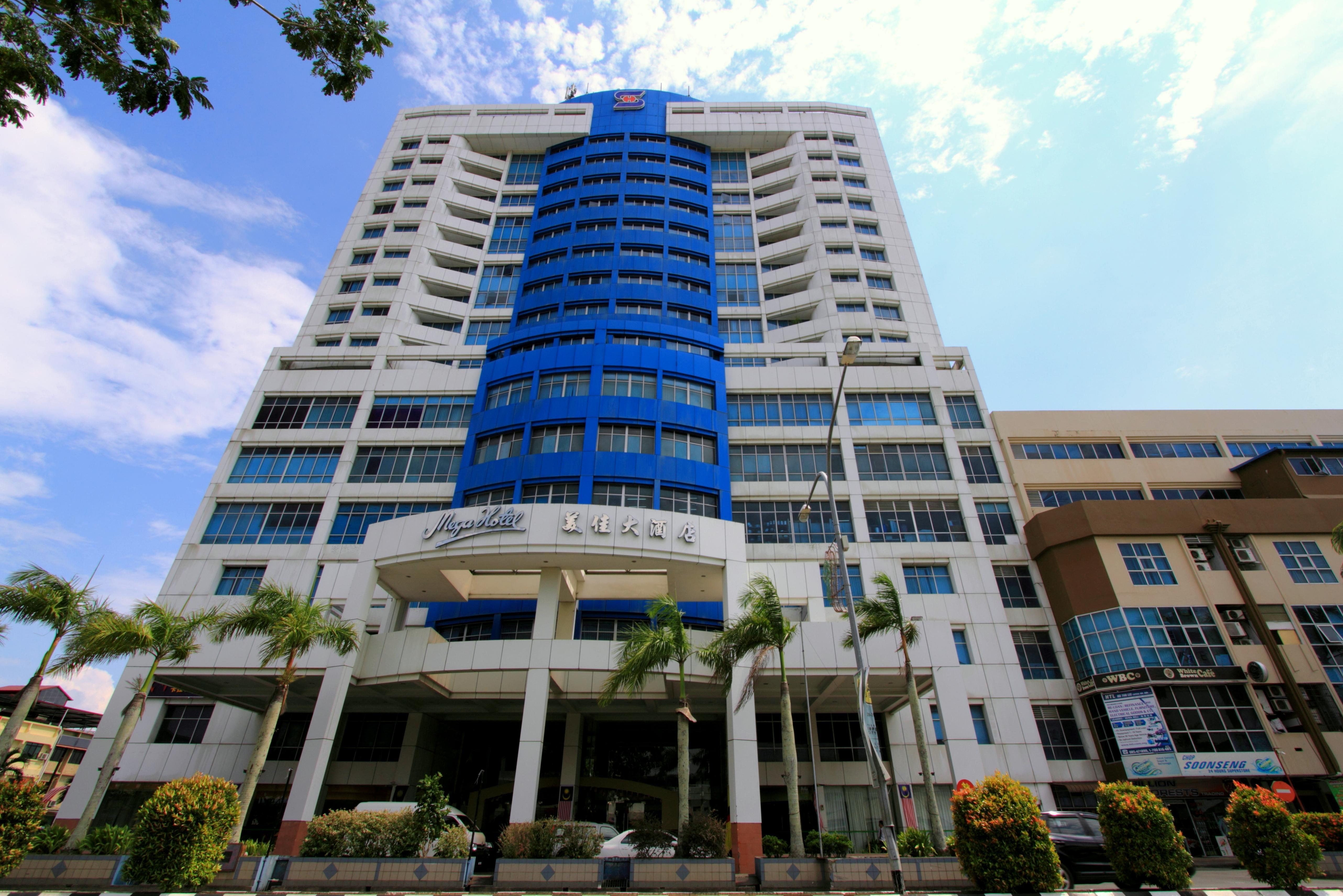 Mega Hotel Sdn Bhd Miri Buitenkant foto