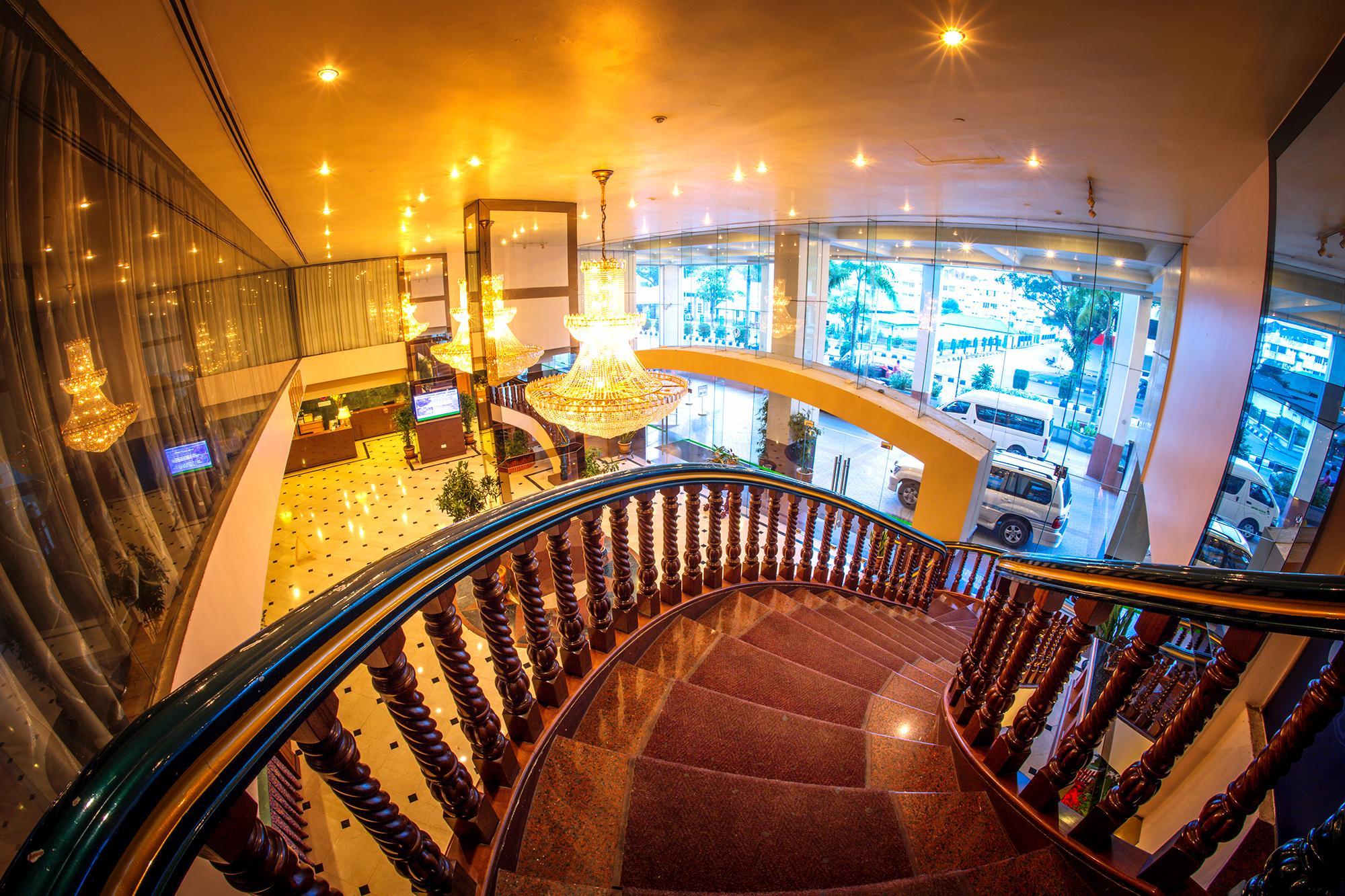 Mega Hotel Sdn Bhd Miri Buitenkant foto