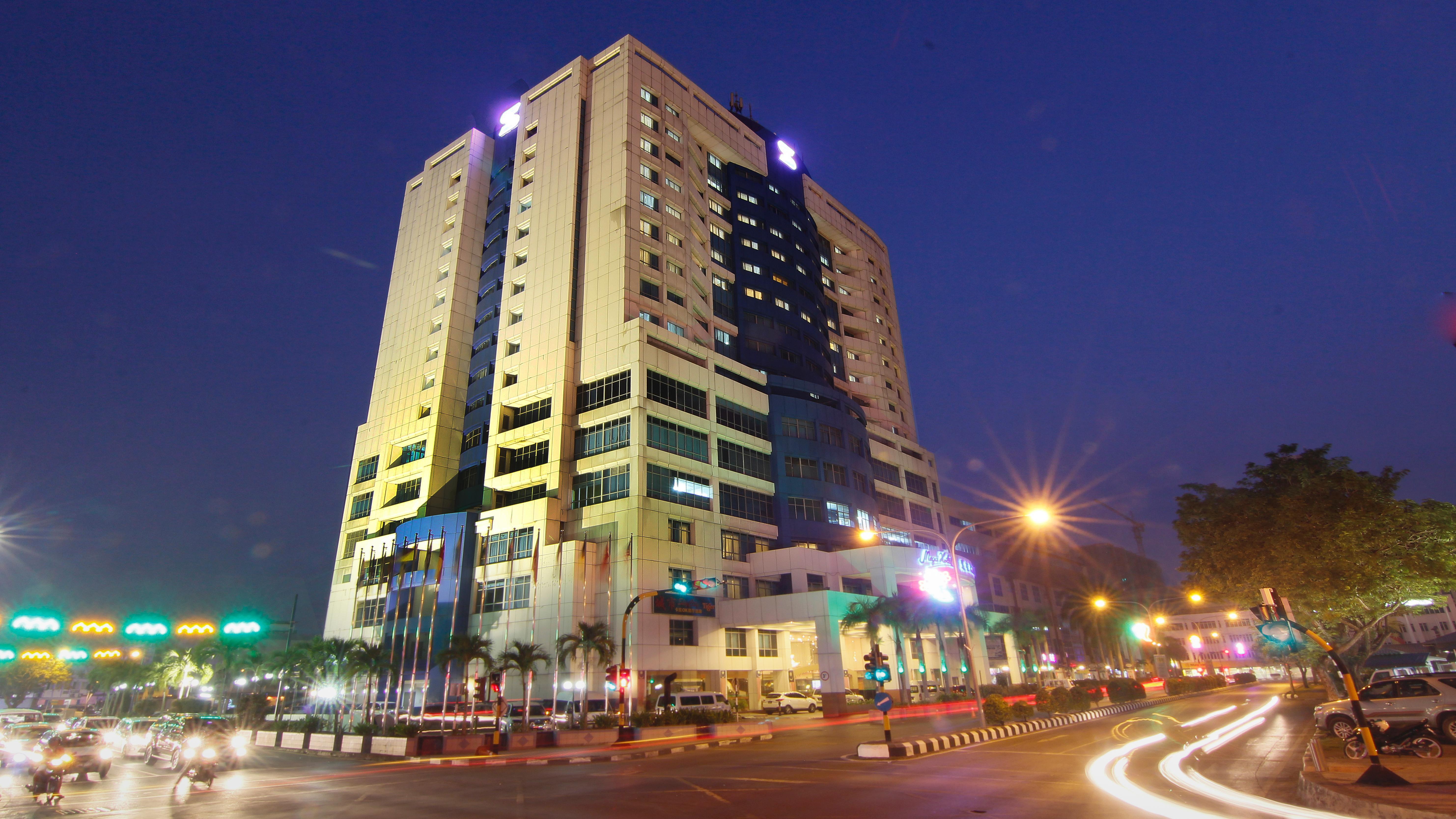 Mega Hotel Sdn Bhd Miri Buitenkant foto