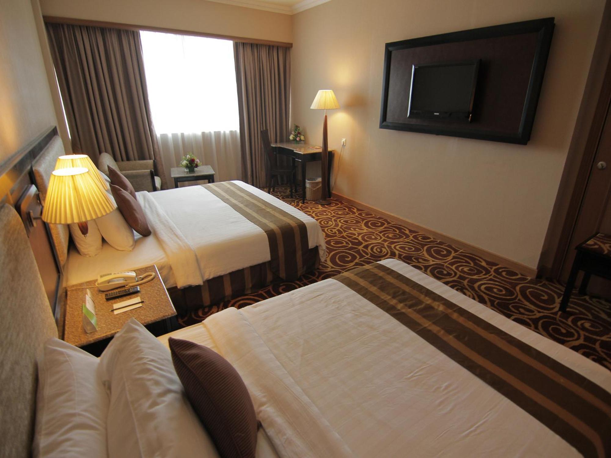 Mega Hotel Sdn Bhd Miri Buitenkant foto
