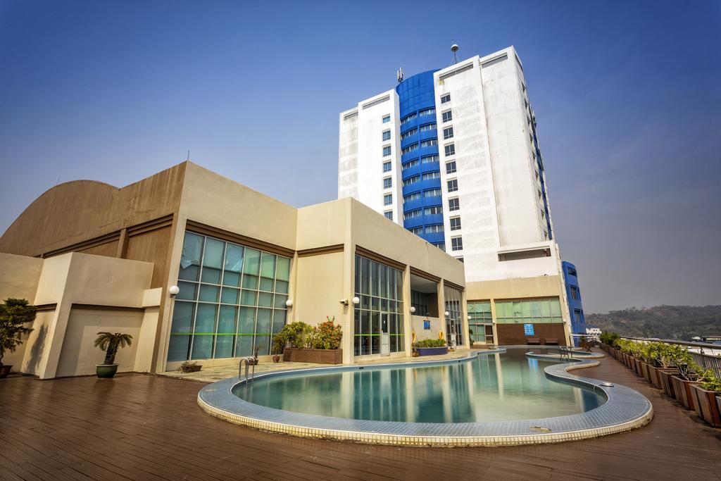 Mega Hotel Sdn Bhd Miri Buitenkant foto