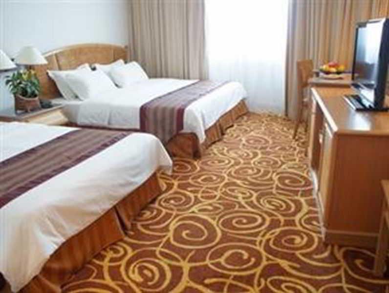 Mega Hotel Sdn Bhd Miri Buitenkant foto