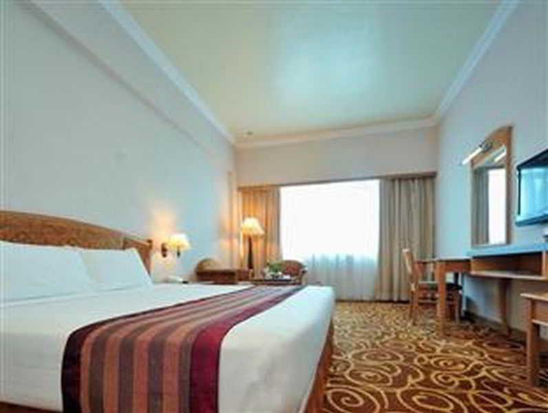 Mega Hotel Sdn Bhd Miri Buitenkant foto