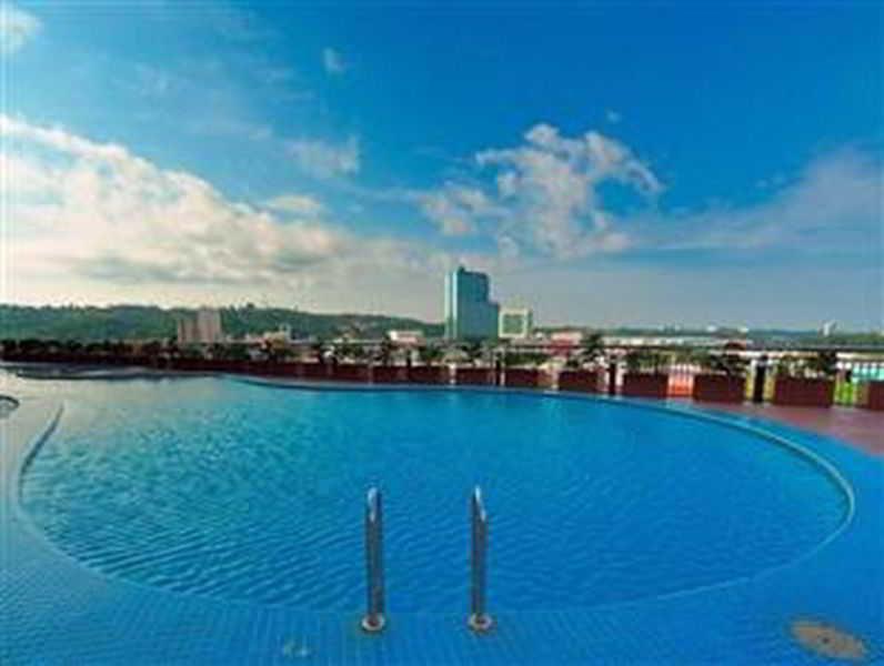 Mega Hotel Sdn Bhd Miri Buitenkant foto