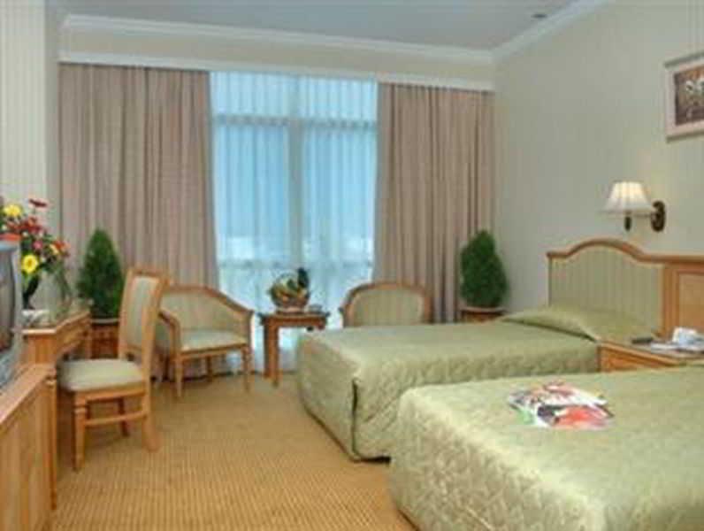 Mega Hotel Sdn Bhd Miri Buitenkant foto