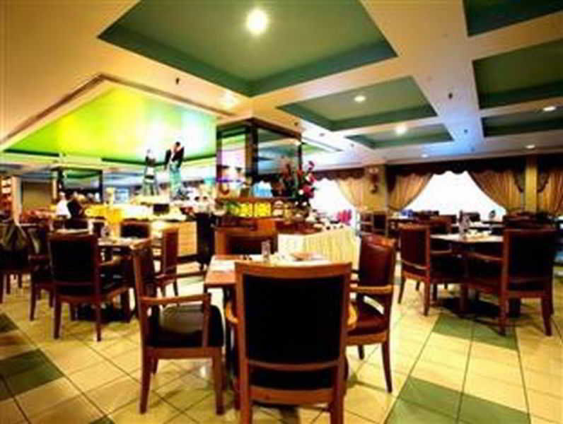 Mega Hotel Sdn Bhd Miri Buitenkant foto