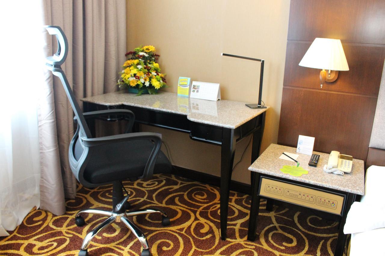 Mega Hotel Sdn Bhd Miri Buitenkant foto